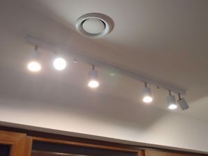 Spot da soffitto binario bianco con 6 luci faretti orientabili gu10 led